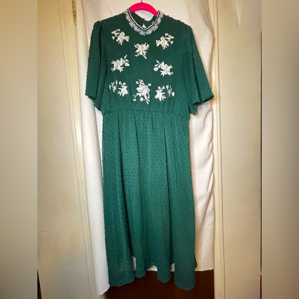 Brickyard Buffalo Green Midi Dress w Swiss Dots and Embroidered Floral Size L